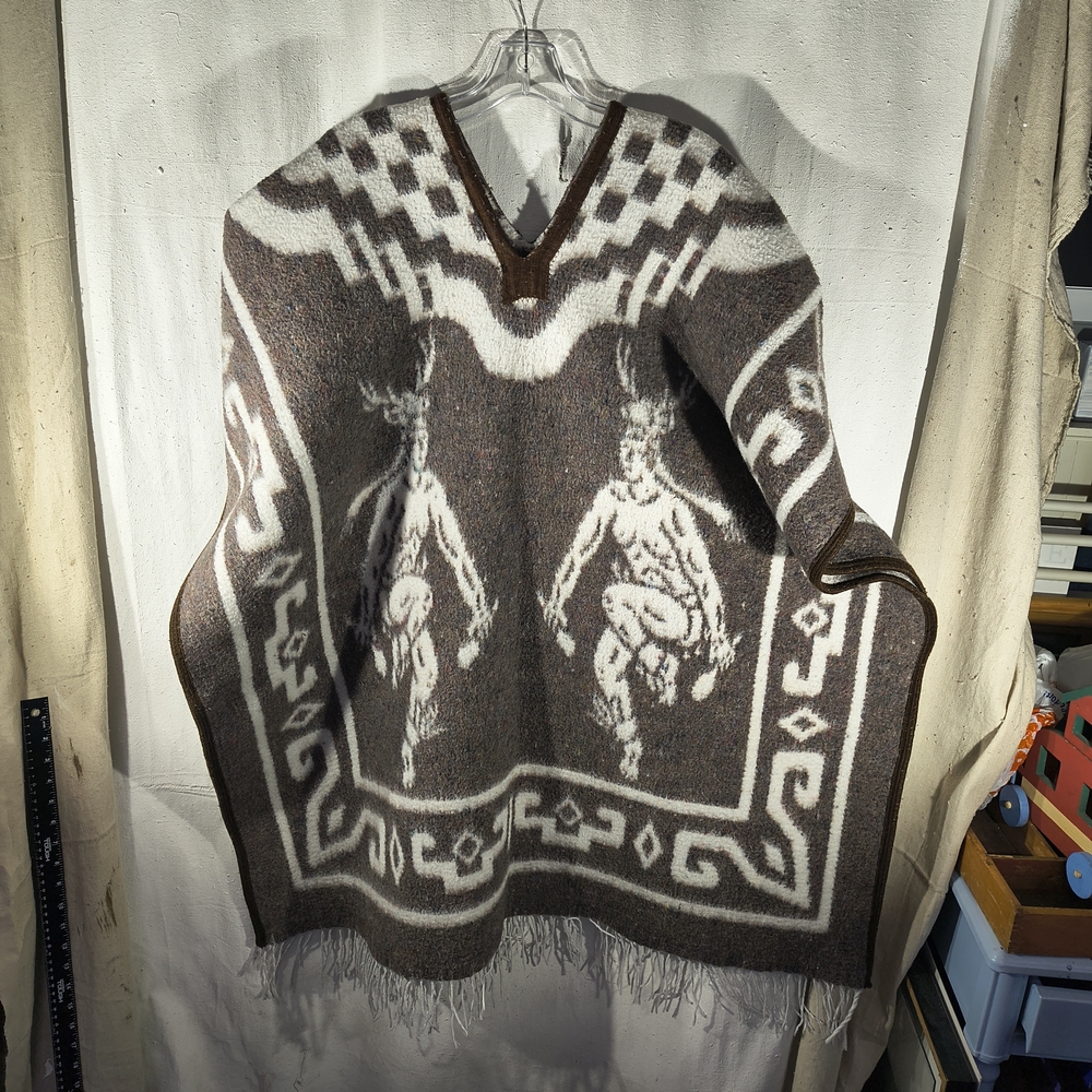 Native American Design Brown and White Unisex One size Poncho "Reversible " - Picture 4 of 6